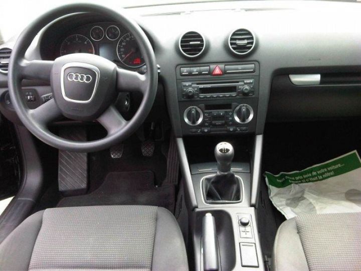 Audi A3 Sportback 1.9 TDI 105cv AMBIENTE      Diesel NOIR - 5