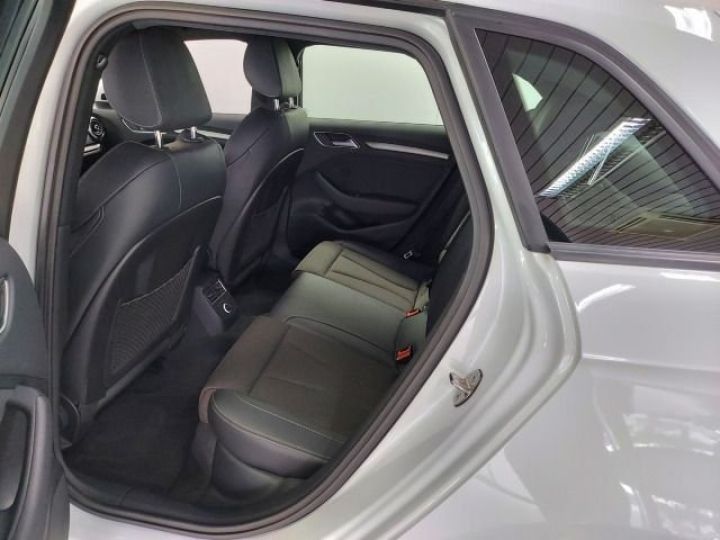 Audi A3 Sportback 40 e-tron/ Hybride/ S line/ Réseau Audi/ 1ère main/ Garantie 12 mois blanc - 17