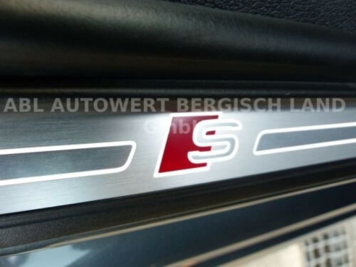 Audi A4 Gris métallisée  - 16