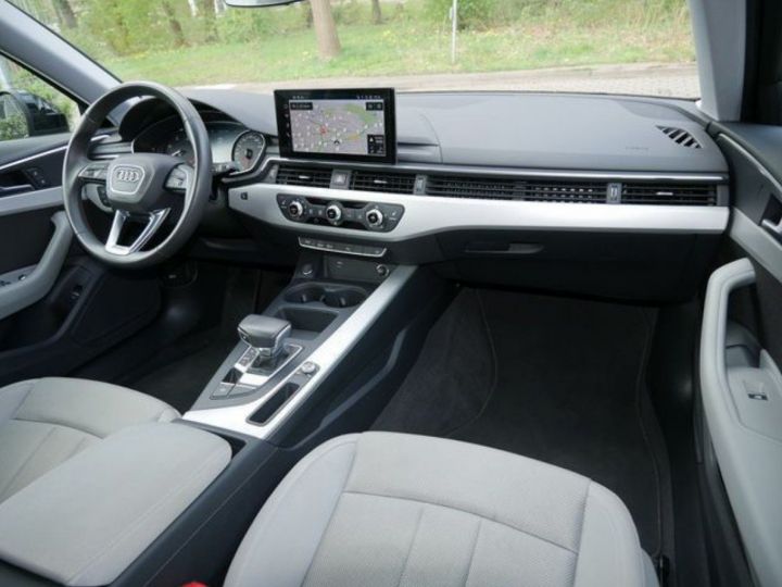 Audi A4 40 TDI 204 S TRONIC 7 DESIGN/ 01/2021 noir métal - 2