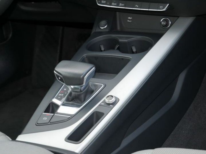 Audi A4 40 TDI 204 S TRONIC 7 DESIGN/ 01/2021 noir métal - 9