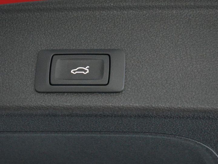 Audi A4 Avant 40 TDI 190 S-Tr Sport 06/2019 noir métal - 10
