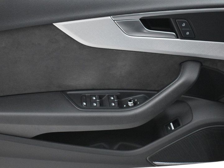 Audi A4 Avant 40 TDI 190 S-Tr Sport 06/2019 noir métal - 15