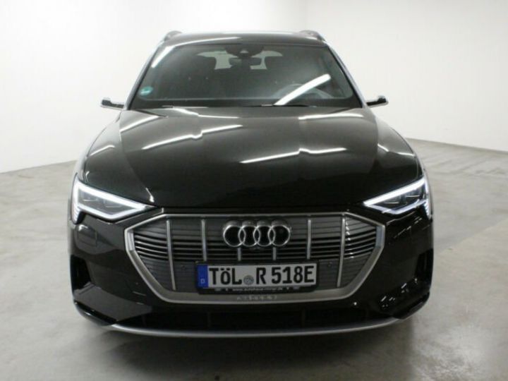 Audi E-tron noir - 3