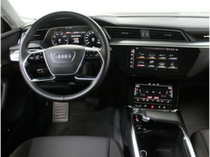 Audi E-tron 50 Quattro / 1er main / GPS / Bluetooth / Phare LED / Siège chauffants / Garantie 12 mois  Gris métallisée  - 3