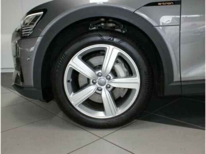 Audi E-tron 50 Quattro / 1er main / GPS / Bluetooth / Phare LED / Siège chauffants / Garantie 12 mois  Gris métallisée  - 5
