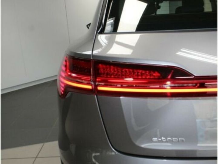 Audi E-tron 50 Quattro / 1er main / GPS / Bluetooth / Phare LED / Siège chauffants / Garantie 12 mois  Gris métallisée  - 14