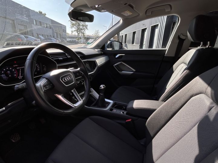 Audi Q3 Audi Q3 35 TFSI - LOA 483 euros par mois - Audi Virual Cockpit - Apple CarPlay - Attelage BLEU - 5