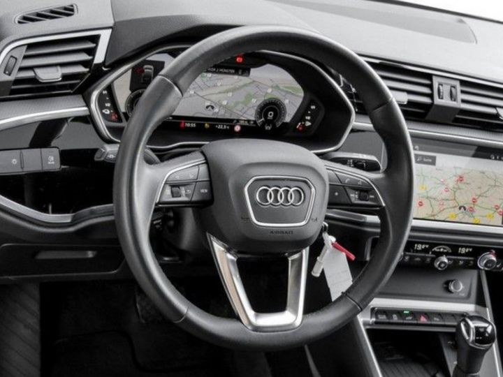 Audi Q3 Sportback 1.4 45 245 BUSINESS LINE /Hybride (essence/électrique)rechargeable  05/2021 Blanc métal  - 5