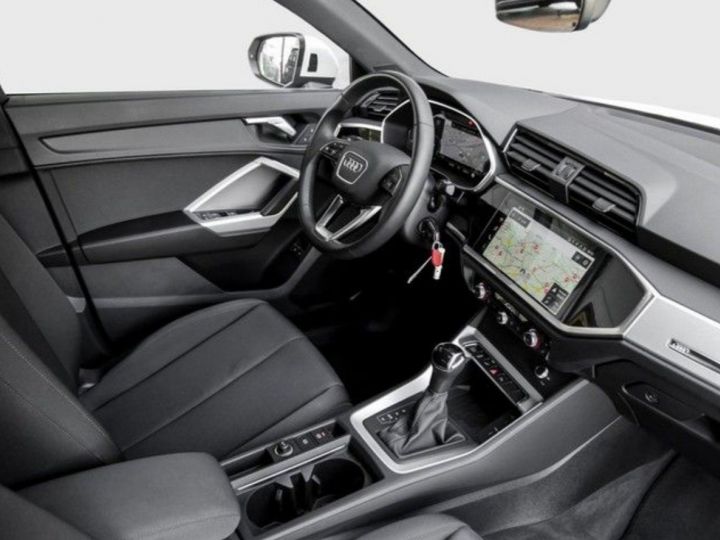 Audi Q3 Sportback 1.4 45 245 BUSINESS LINE /Hybride (essence/électrique)rechargeable  05/2021 Blanc métal  - 11
