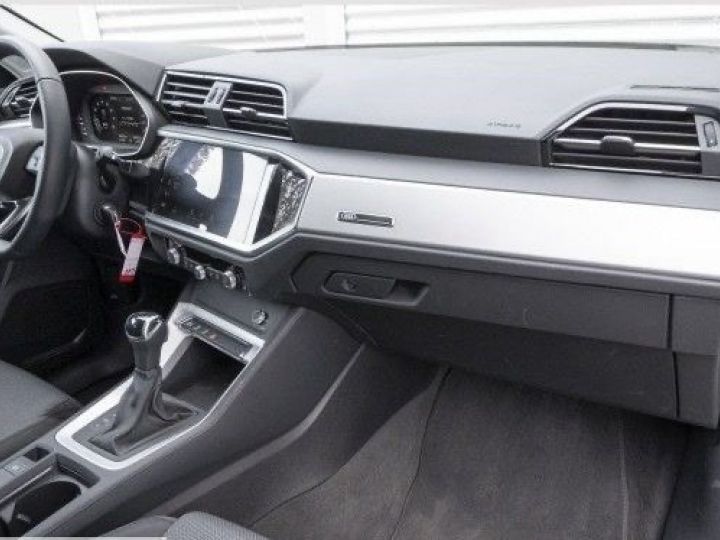 Audi Q3 Sportback 35 TFSI S-LINE Gris - 4