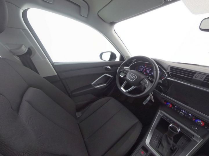 Audi Q3 Sportback II 35 TDI 150  03/2020 Blanc métal  - 9