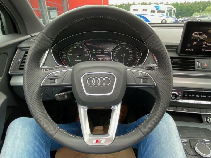 Audi Q5 55 TFSI e quattro Sport/S-Line*20 pouces*PANO* Full options * Première main * Garantie 1an BLANC - 16
