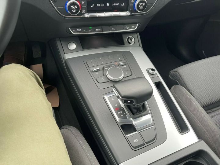 Audi Q5 Audi Q5 55 2.0 TFSI e quattro S tronic LED Navi noir  Occasion - 6