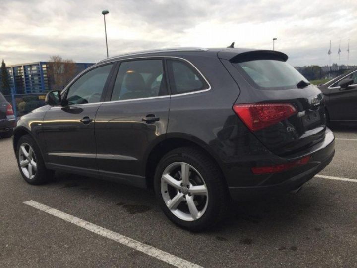 Audi Q5 V6 3.0 TDI 240cv S-LINE QUATTRO S-TRONIC      Diesel GRIS METAL - 19