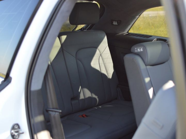 Audi Q7 RARE AUDI Q7 FACELIFT EDITION EXCLUSIVE PACK V12 7PL 3.0 TDI V6 245ch QUATTRO TIPTRONIC 1ERE MAIN Blanc Ibis - 17