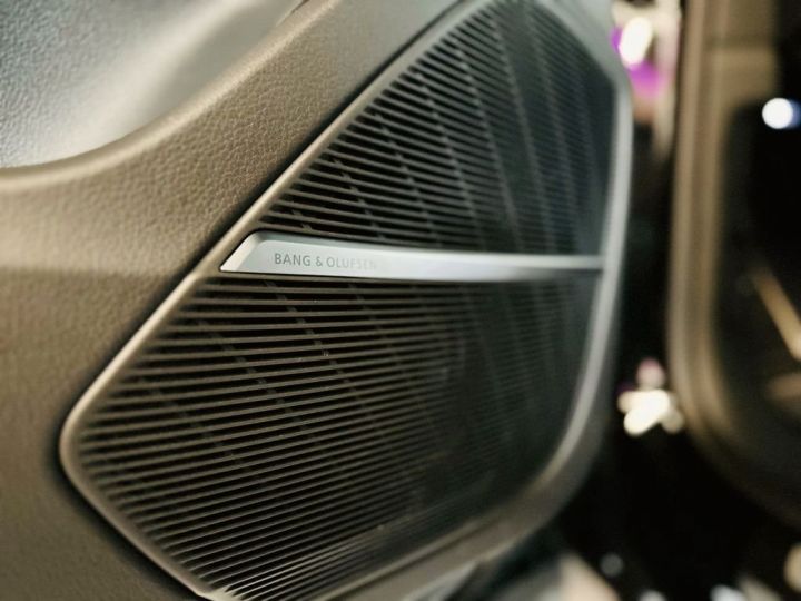 Audi Q8 COMPETITION Plus NOIR - 15
