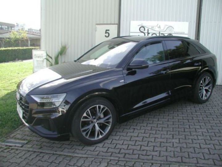 Audi Q8 S-Line Noir - 1