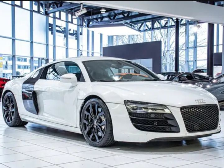 Audi R8 gris sukuza - 2