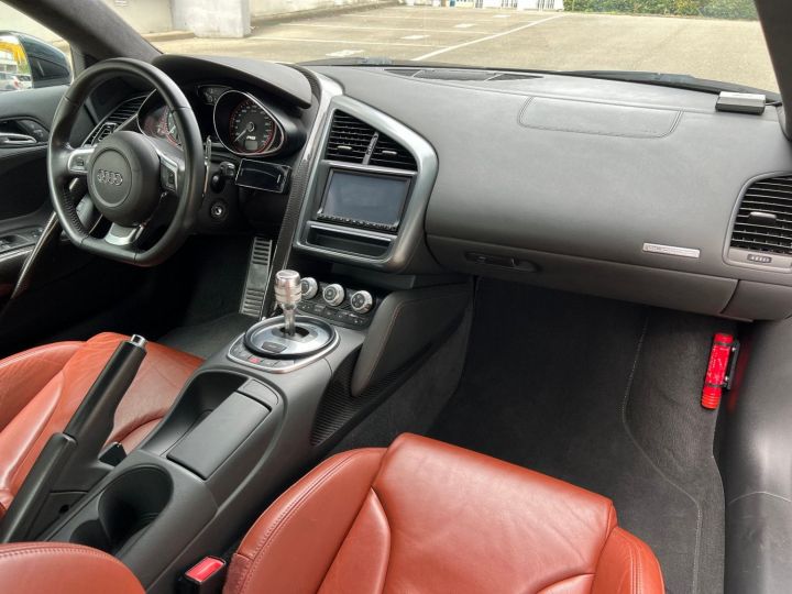 Audi R8 5.2 FSI V10 525ch CARBON CARPLAY CAMERA ENTRETIEN NOUVEAU GARANTIE 12 MOIS NOIR - 13