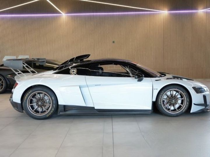 Audi R8 GT2 LMS blanc - 3