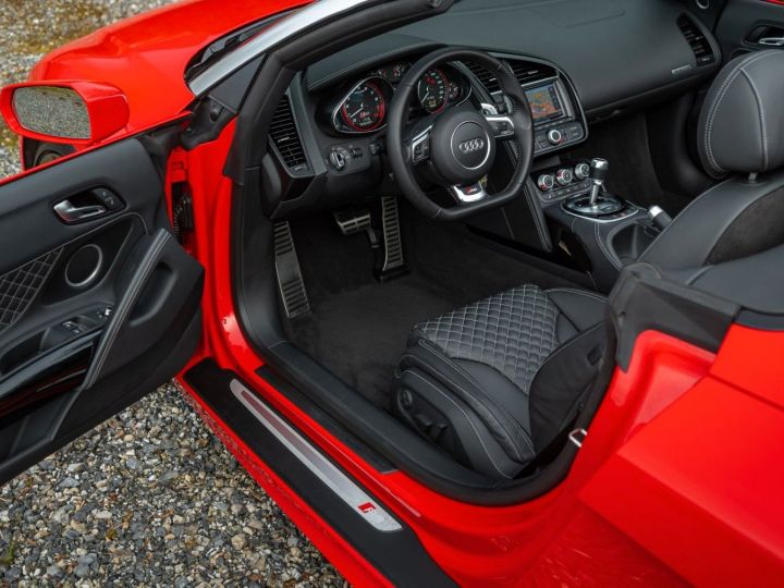 Audi R8 Spyder 5.2 FSI V10 quattro 525ch ROUGE - 6