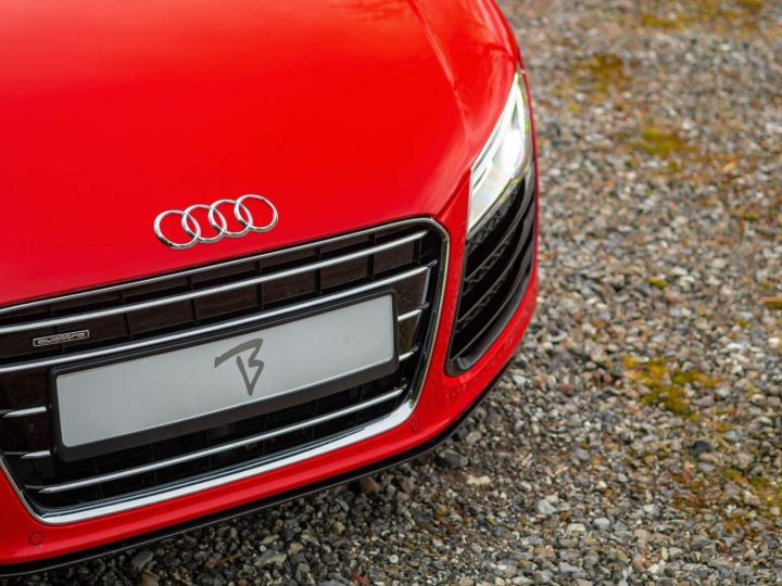 Audi R8 Spyder 5.2 FSI V10 quattro 525ch ROUGE - 23