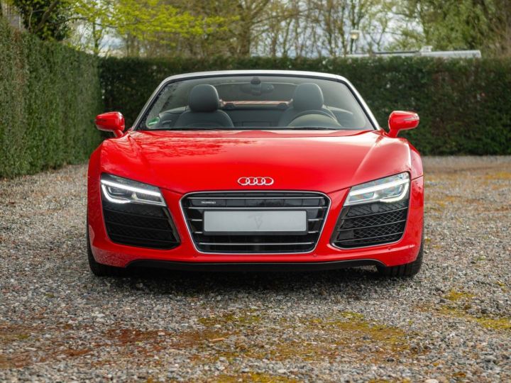 Audi R8 Spyder 5.2 FSI V10 quattro 525ch ROUGE - 24