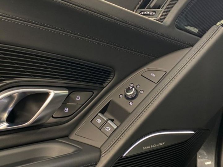 Audi R8 V10 Plus 5.2 FSI 610 Quattro S Tronic Recaro Full Carbon Interieur et exterieur Bang et Olufsen Gris - 8