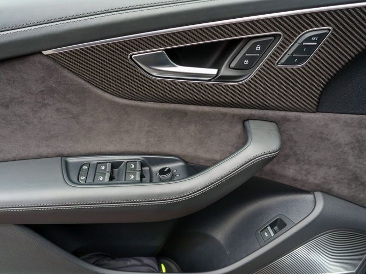 Audi RS Q8 CARBONE TOIT PANO CAMERA 360° ATTELAGE PREMIERE MAIN GARANTIE 12 MOIS GRIS DAYTONA - 10