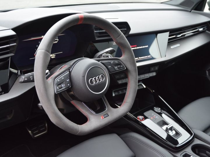 Audi RS3 SPORTBACK 2.5 TFSI Quattro S-tronic Immat France Freins Ceramique Toit ouvrant Affichage tête haute Offre de LOA 721 Euros/mois TTC, Gris - 4