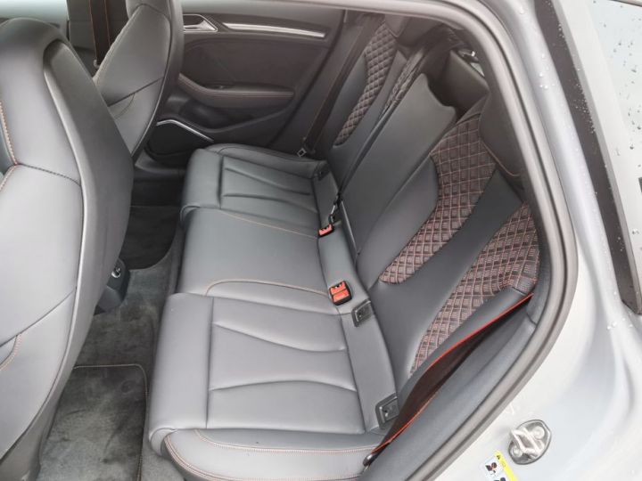 Audi RS3 Sportback / Virtual Cockpit / Toit Pano / Garantie 12 Mois Gris Nardo - 9