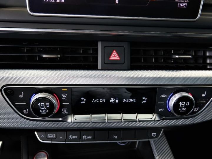 Audi RS4 Avant TFSI Tiptronic - Toit panoramique électrique à l'avant, fixe à l'arrière - Interface multimédia MMI Navigation Plus avec MMI Touch Noir métallisée - 15