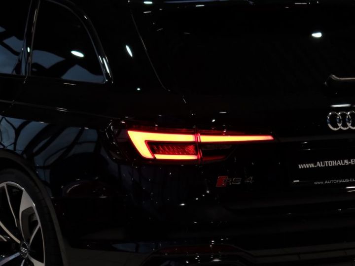 Audi RS4 Avant TFSI Tiptronic - Toit panoramique électrique à l'avant, fixe à l'arrière - Interface multimédia MMI Navigation Plus avec MMI Touch Noir métallisée - 18