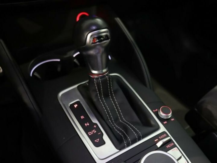 Audi S3 Sportback 2.0 TFSI 300 Quattro S-Tronic 6 / GPS / Bluetooth / 1er Main / Garantie 12 mois Gris Daytona - 8