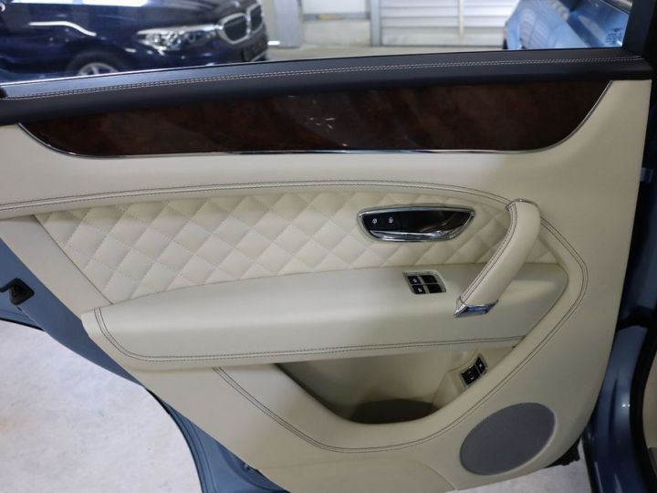 Bentley Bentayga 6.0 W12 608 ch 4WD First Edition ACC TOP 360° 1èreM Sièges AV,AR chauffants électriques , AV massants , Chauffants , Garantie 12 mois Bleu - 12