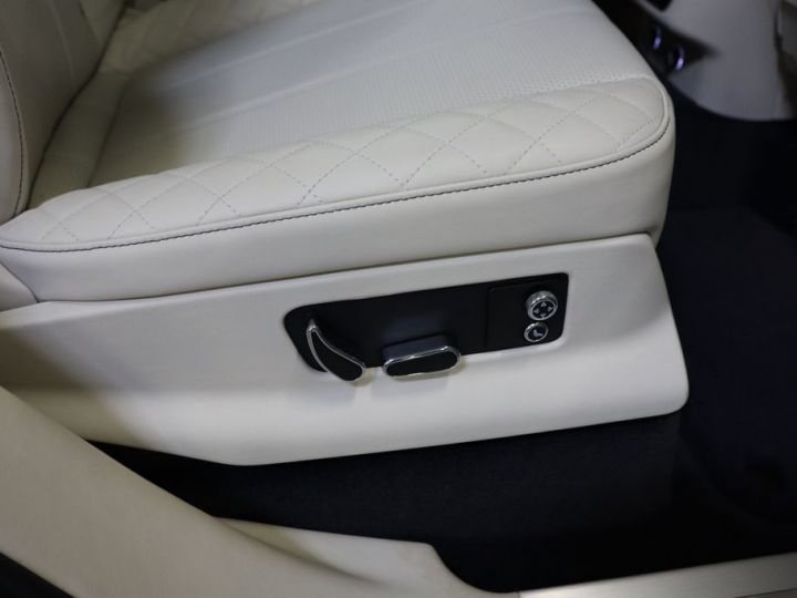 Bentley Bentayga 6.0 W12 608 ch 4WD First Edition ACC TOP 360° 1èreM Sièges AV,AR chauffants électriques , AV massants , Chauffants , Garantie 12 mois Bleu - 13