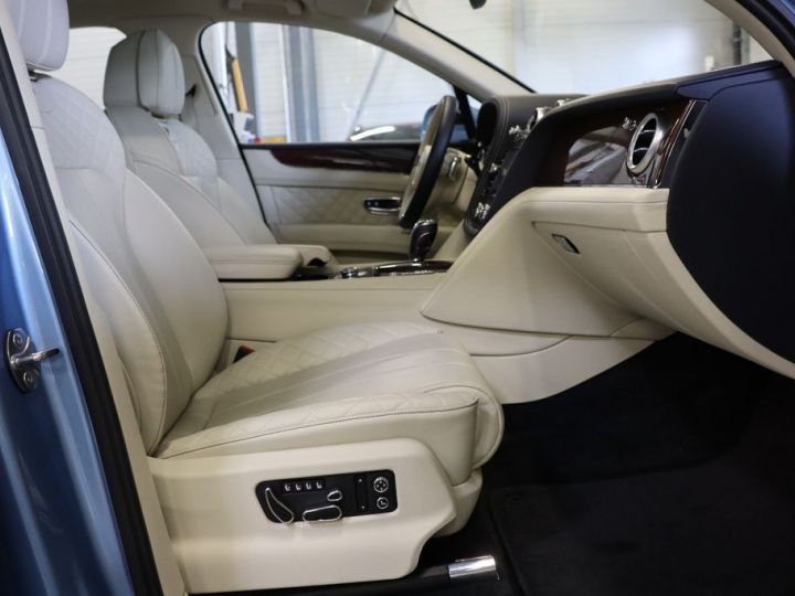 Bentley Bentayga 6.0 W12 608 ch 4WD First Edition ACC TOP 360° 1èreM Sièges AV,AR chauffants électriques , AV massants , Chauffants , Garantie 12 mois Bleu - 15