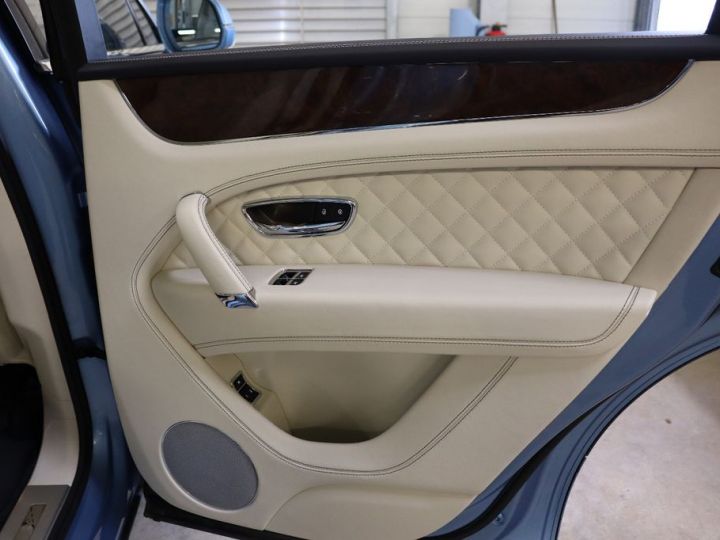 Bentley Bentayga 6.0 W12 608 ch 4WD First Edition ACC TOP 360° 1èreM Sièges AV,AR chauffants électriques , AV massants , Chauffants , Garantie 12 mois Bleu - 25