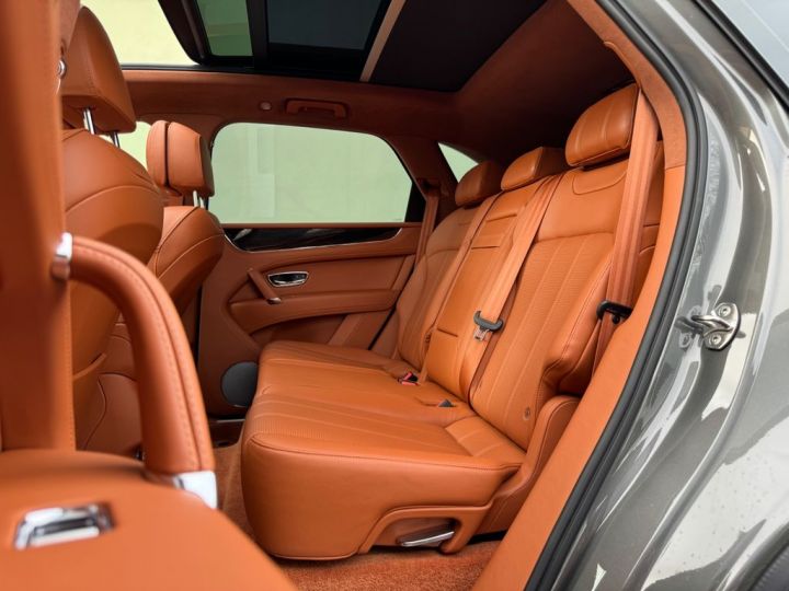 Bentley Bentayga W12 6.0 608 ch / TOP / Attelage Pivotant / Volant chauffant /Caméra 360° /Ventilation Des Sièges et massants  / Garantie 12 Mois Prémium Grise - 10