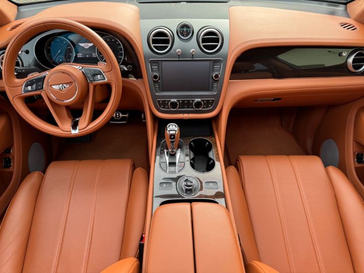 Bentley Bentayga W12 6.0 608 ch / TOP / Attelage Pivotant / Volant chauffant /Caméra 360° /Ventilation Des Sièges et massants  / Garantie 12 Mois Prémium Grise - 11