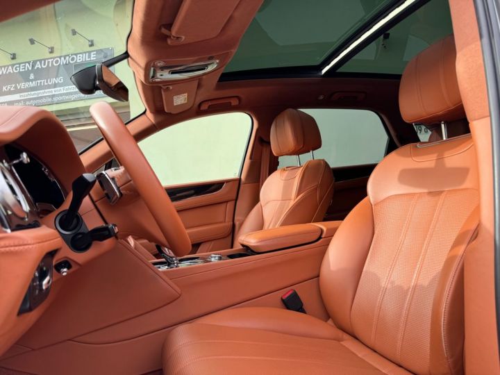 Bentley Bentayga W12 6.0 608 ch / TOP / Attelage Pivotant / Volant chauffant /Caméra 360° /Ventilation Des Sièges et massants  / Garantie 12 Mois Prémium Grise - 14