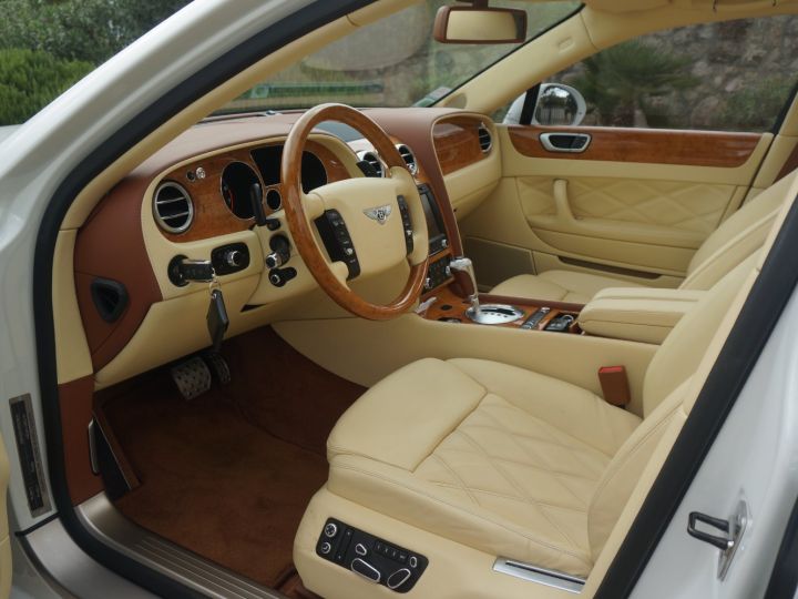 Bentley Continental Flying Spur V12 Blanche - 19