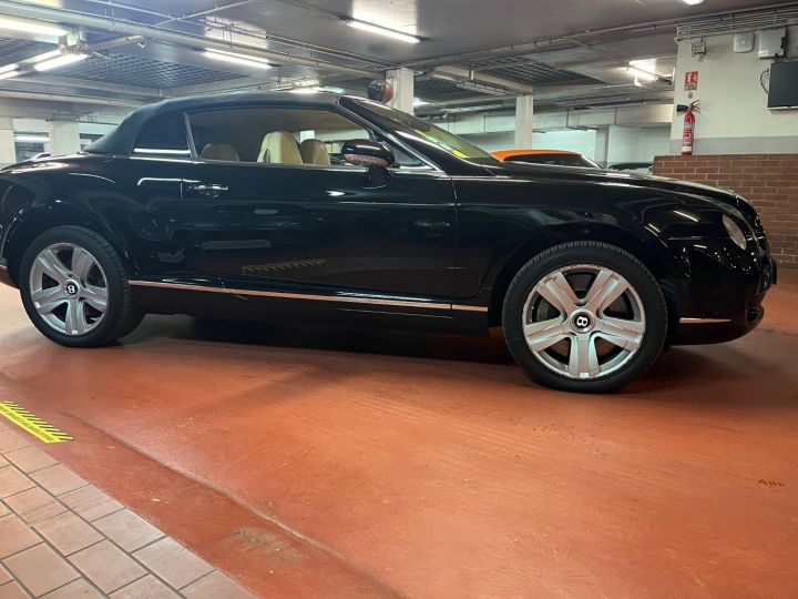 Bentley Continental GTC II 6.0 W12 575 Noir - 23