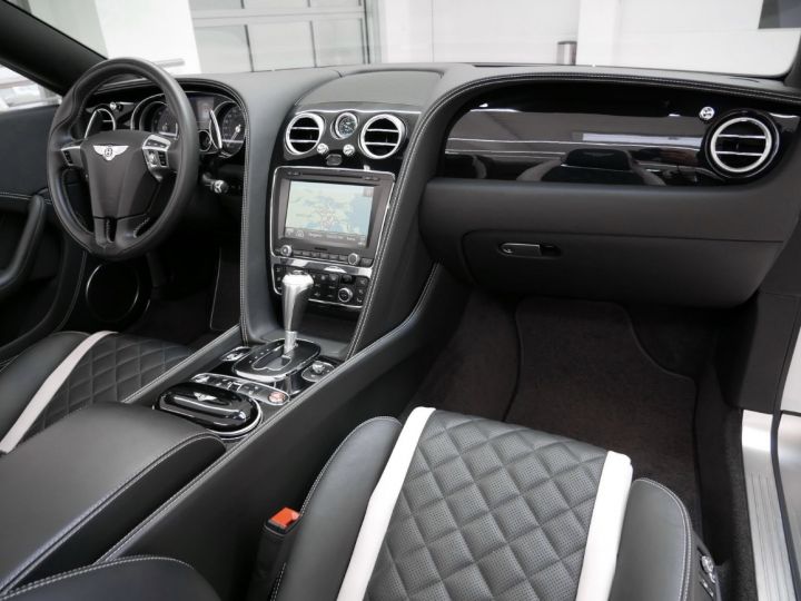 Bentley Continental GTC V8  - 8