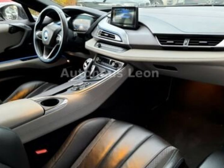 BMW i8 Caméra 360° / Affichage Tête haute / Phare LED / GPS / Garantie 12 mois Noir et blanc - 12