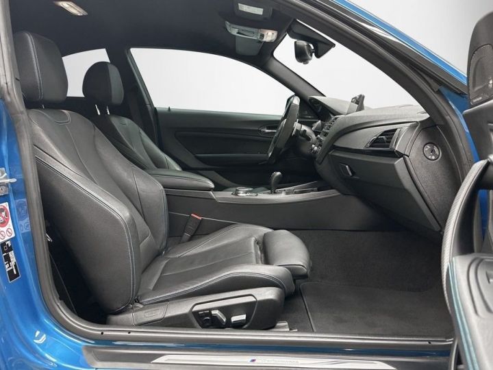BMW M2 BMW M2 DKG 370 LONG BEACH BLUE METALLIC AKRAPOVIC CARBON M-PERFORMANCE HK GD GPS HK Garantie 12 mois Bleu - 11