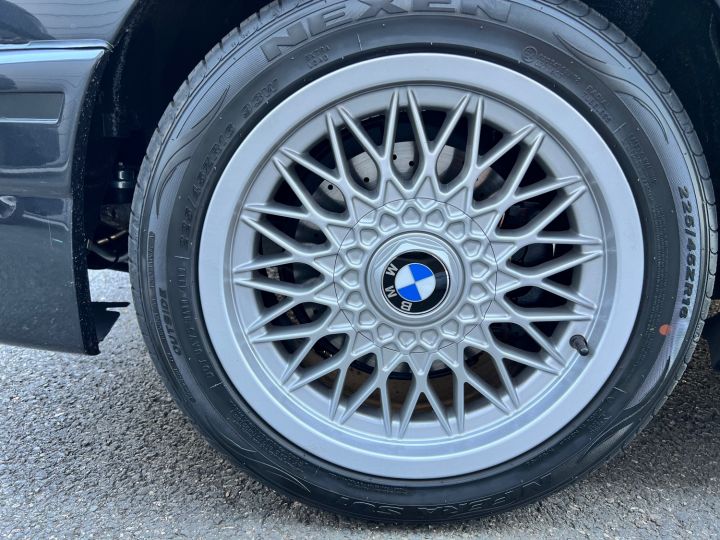 BMW M3 E30 Restaurée à Neuf Diamond - 7