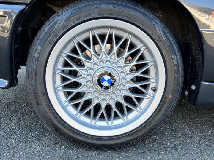 BMW M3 E30 Restaurée à Neuf Diamond - 8