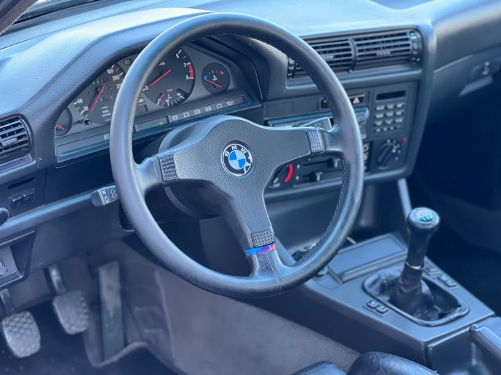 BMW M3 E30 Restaurée à Neuf Diamond - 22